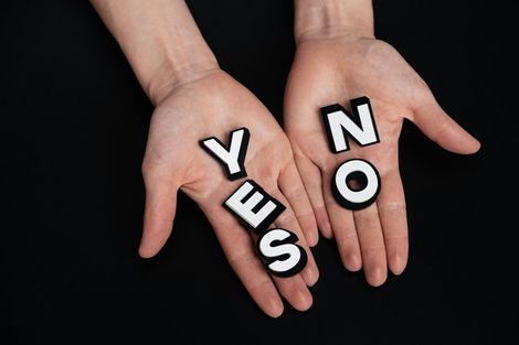 One hand says "yes" and the other says "no"