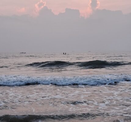 mind like waves in the ocean in constant fluctuation